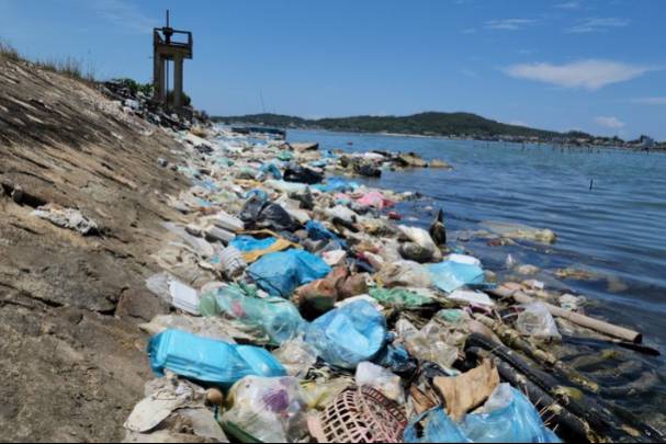 Viet Nam to Participate in Global Negotiations on Plastic Pollution