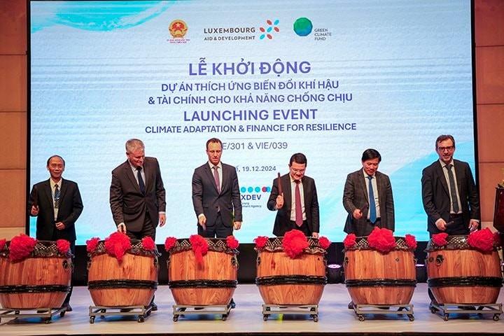 Launching two climate change adaptation projects in Thua Thien Hue